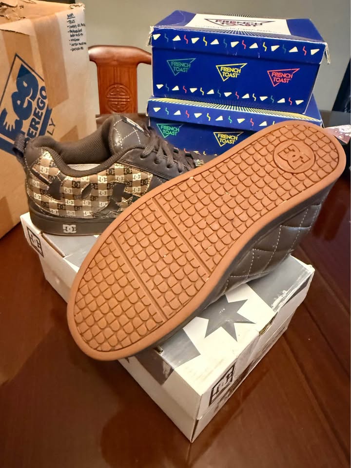 Kids DC Shoes - Size 5 - photo 3