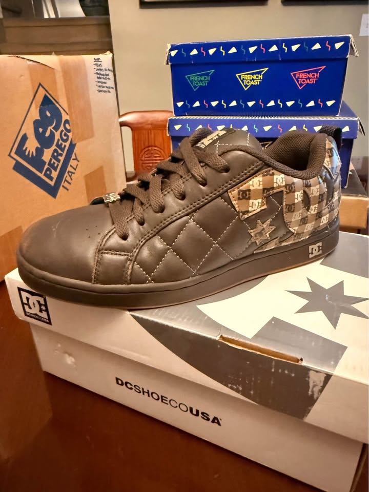 Kids DC Shoes - Size 5 - photo 5