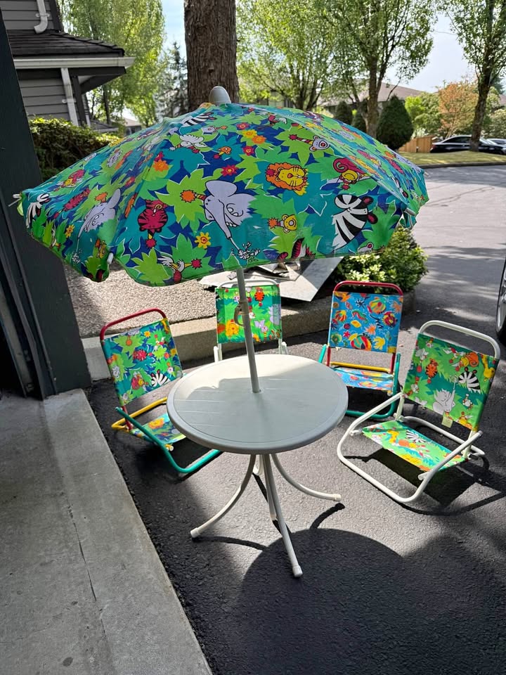 Children's Patio Table, Chairs, and Tent set