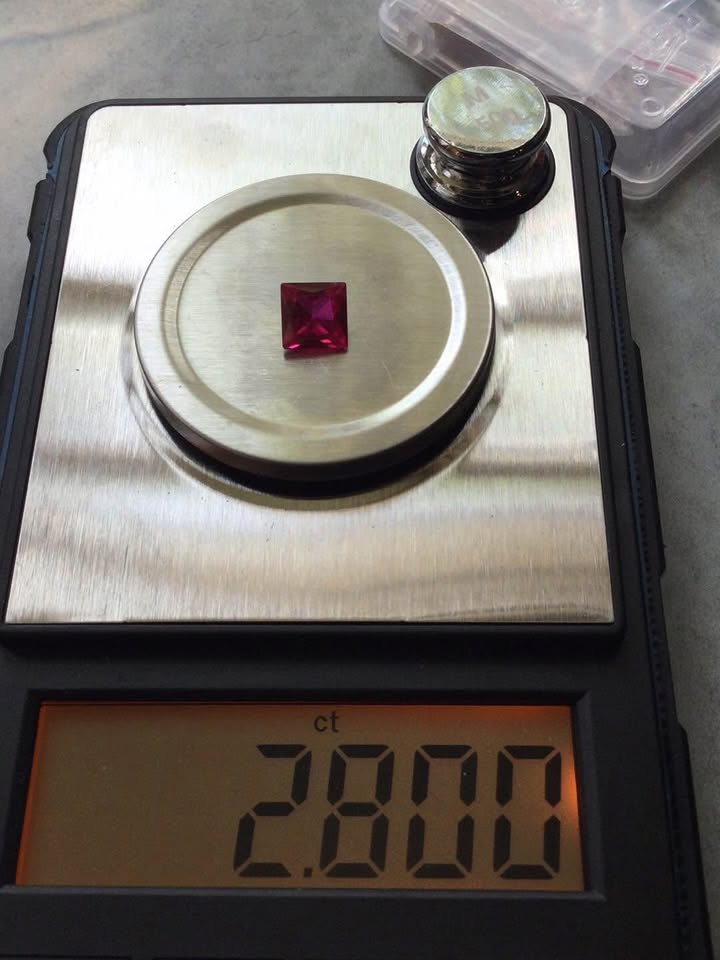Ruby, Square Cut, 2.800 Carats, Naturally Mined, Certified - photo 2
