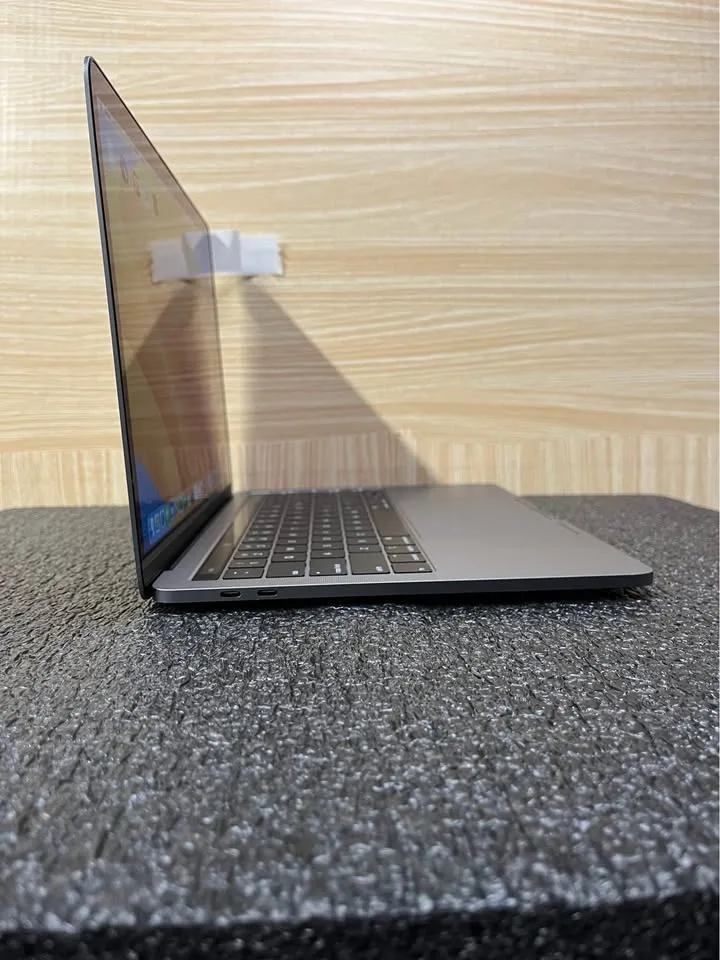 2018 MacBook Pro 13” - Apple Charger image indicator(2)