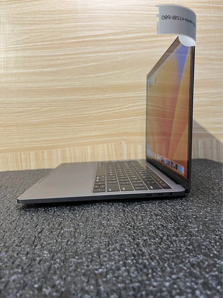 2018 MacBook Pro 13” - Apple Charger - photo 3