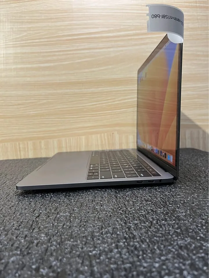 2018 MacBook Pro 13” - Apple Charger image indicator(3)