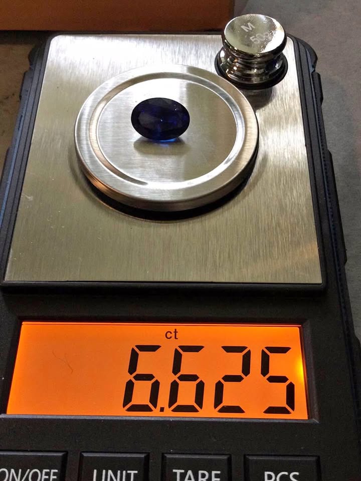 Blue Sapphire, 6.625 Carats, Oval Cut, Naturally Mined, Gemstone