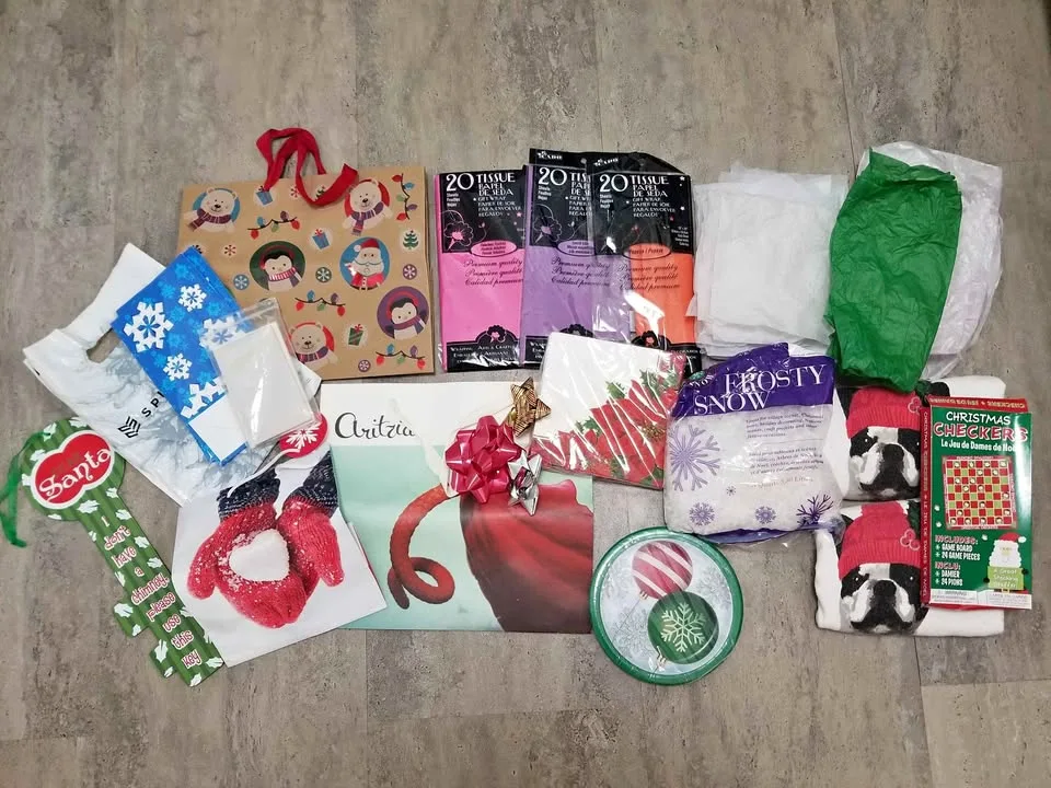 Christmas Gift Bags Tissue Napkins Lot Decor thumbnail