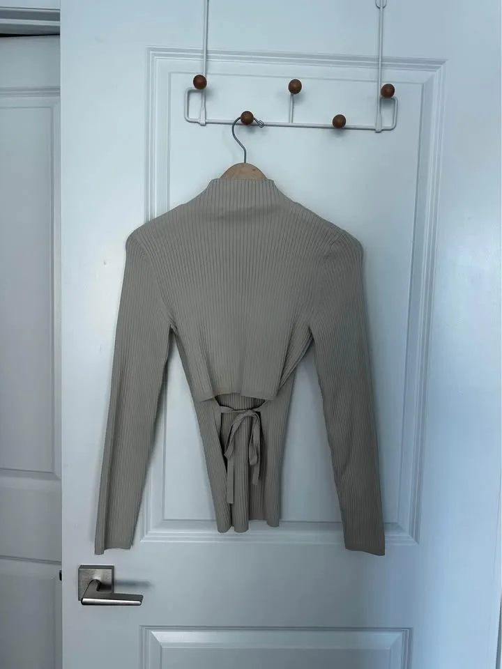 Babaton Sculpt Knit Tie-Back Longsleeve - Matte Pearl - S image indicator(9)