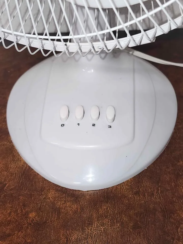 70% Off CHILL 12" 3-Speed Oscillating Table Fan image indicator(3)