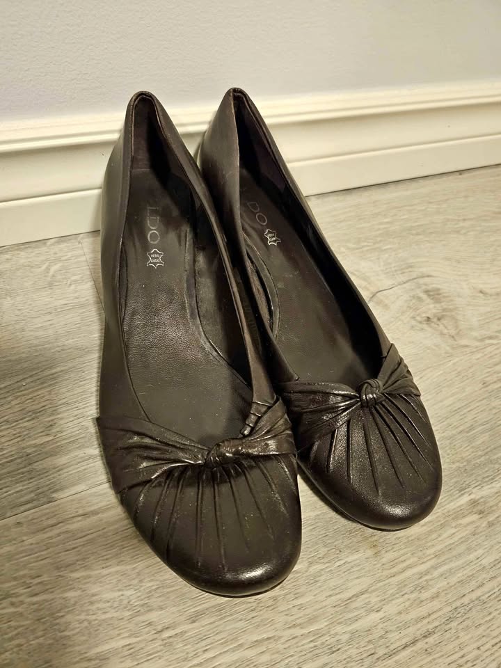Leather Aldo shoes