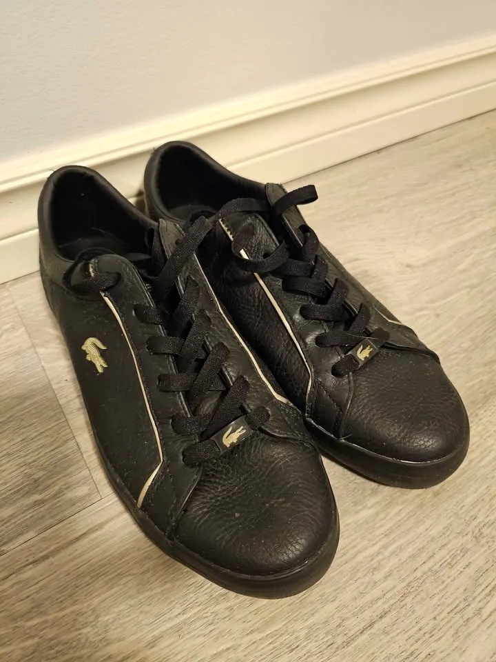 Black sneakers image indicator(2)