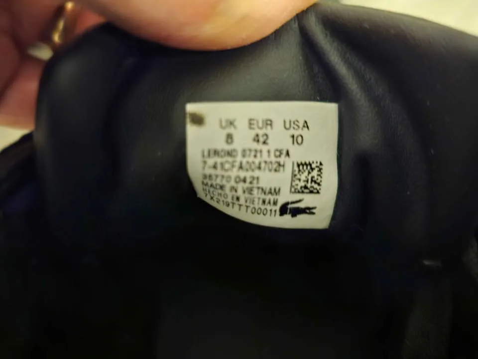 Black sneakers image indicator(3)