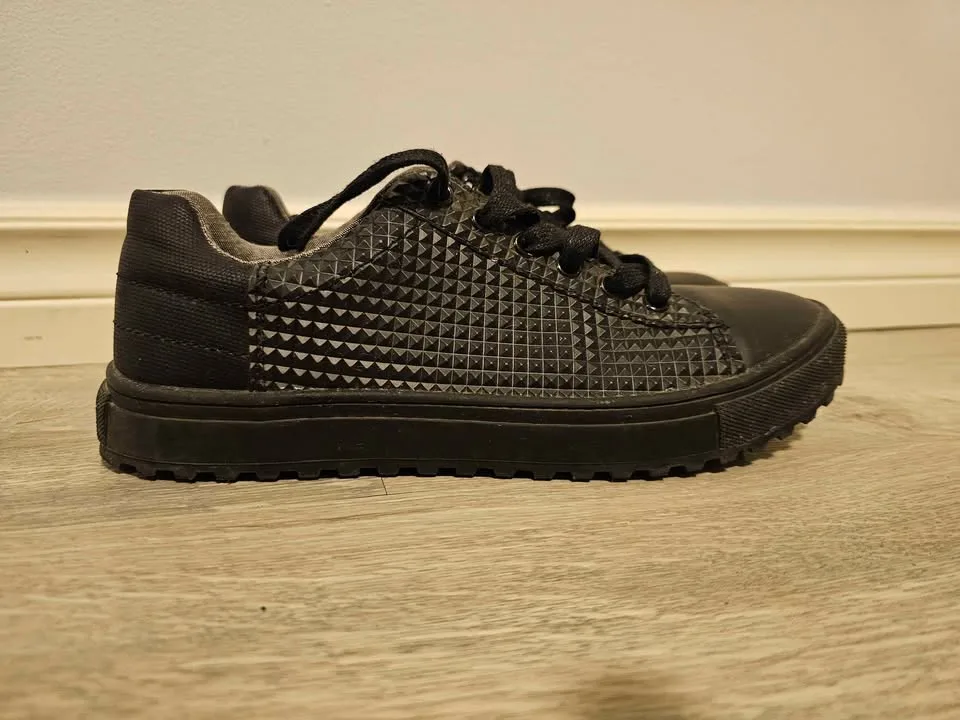 Sneakers image indicator(2)