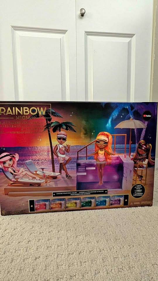RAINBOW HIGH Color Change Pool & Beach Playset