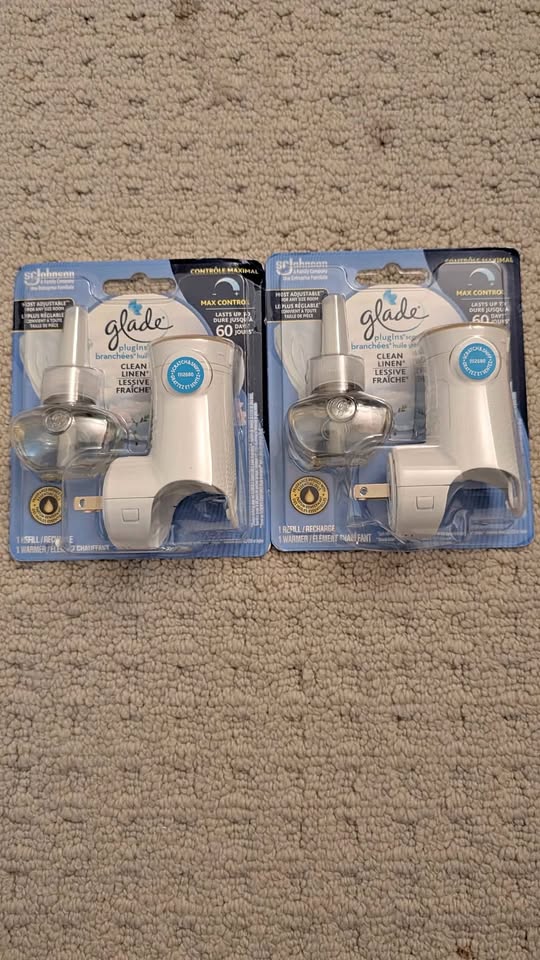 2 GLADE PlugIns scented oil (brand new)