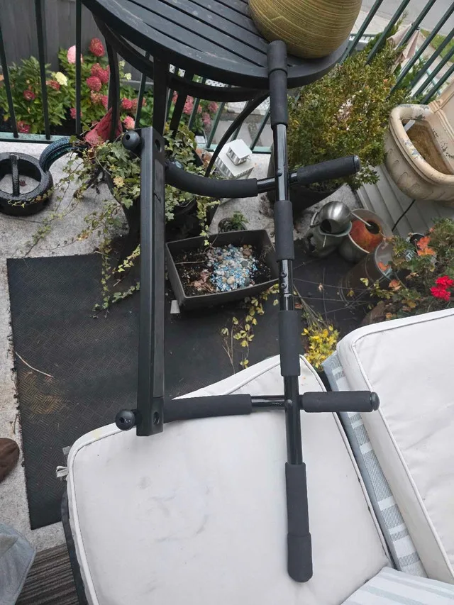 Chin up exercise bar image indicator(2)