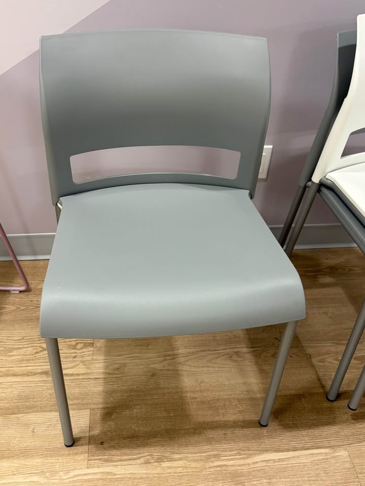 Plastic chairs - Office move out sale - photo 2