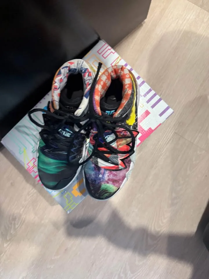 Nike Kyrie 5 “What The” size 4.5 image indicator(6)