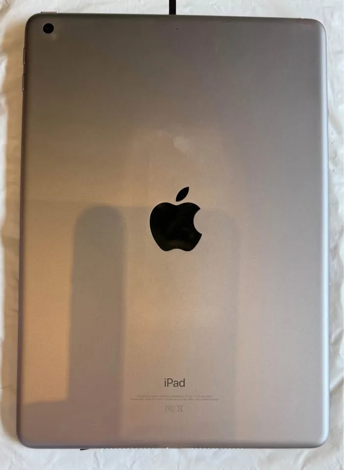 Apple iPad 6th Gen. 32GB, Wi-Fi, 9.7in - Space Grey Tablet image indicator(4)