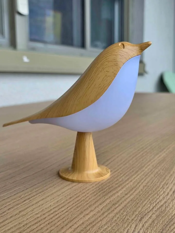 Bird-Shaped Table Lamp (wood-grain finish) – “Bird Lamp