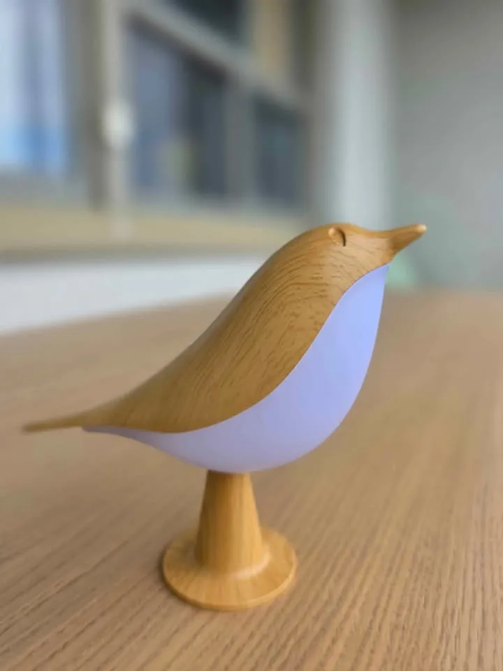 Bird-Shaped Table Lamp (wood-grain finish) – “Bird Lamp image indicator(2)