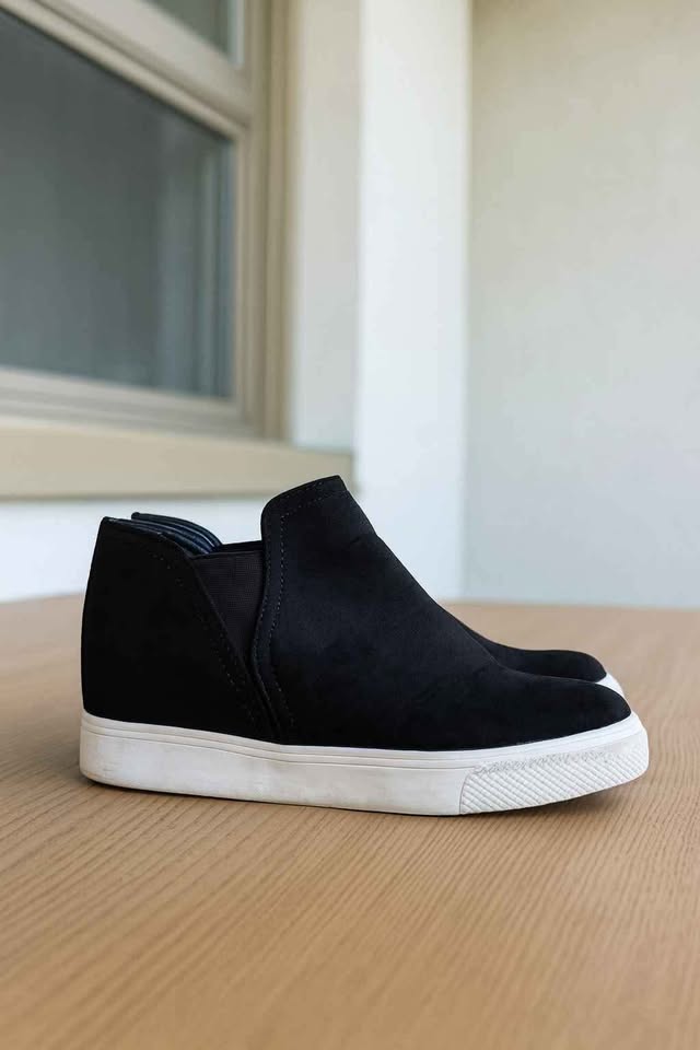 Steve Madden Black Slip-On Sneakers – Excellent Condition - photo 2