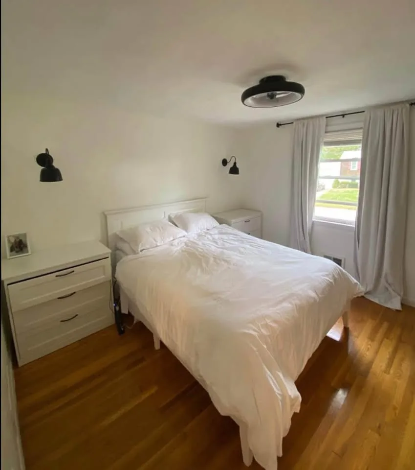 Glenwillow Home Cottage Bed - Full - Gloss White - New image indicator(2)