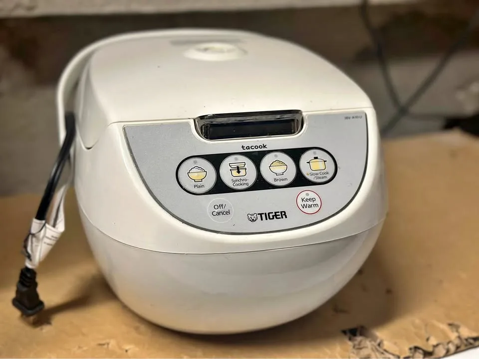 Tiger JBV-A10U 5.5 Cups Rice Cooker