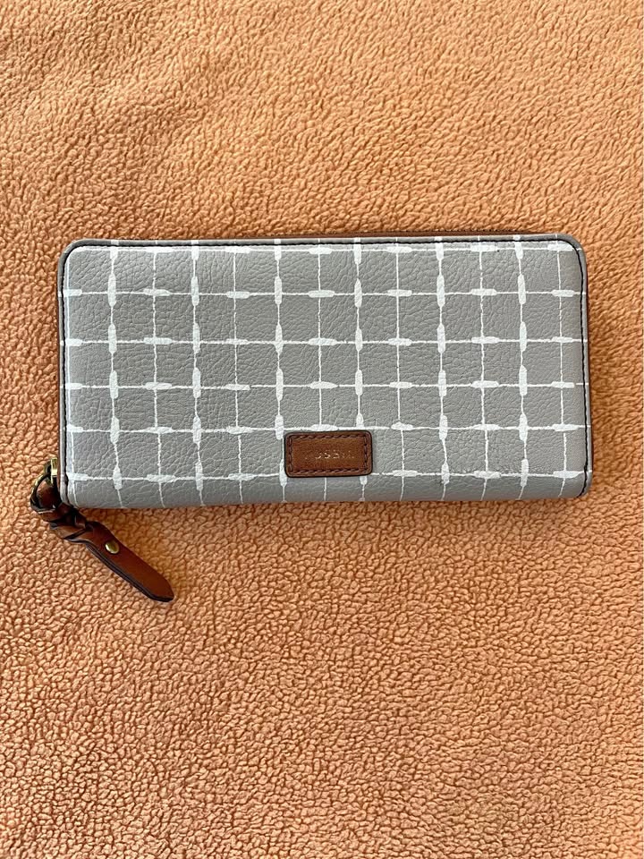 Fossil Women's Tara Zip Around Clutch