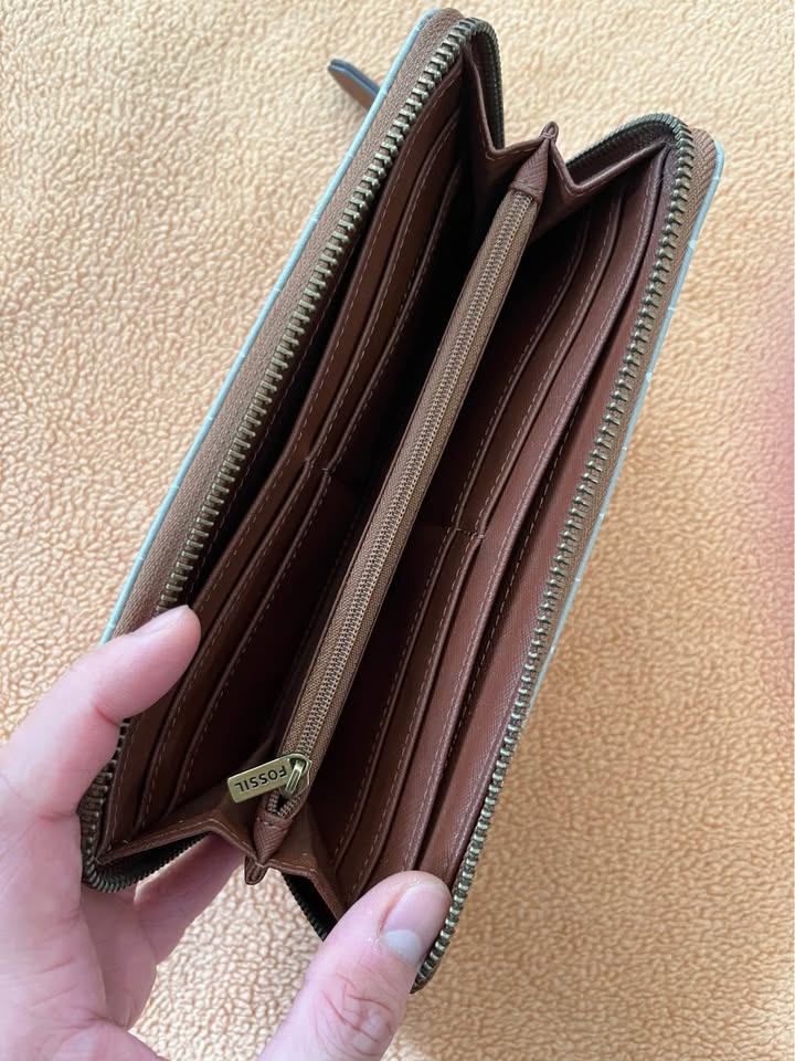 Fossil Women's Tara Zip Around Clutch - photo 3