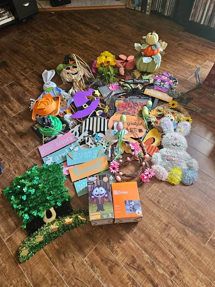 Seasonal Decorations thumbnail