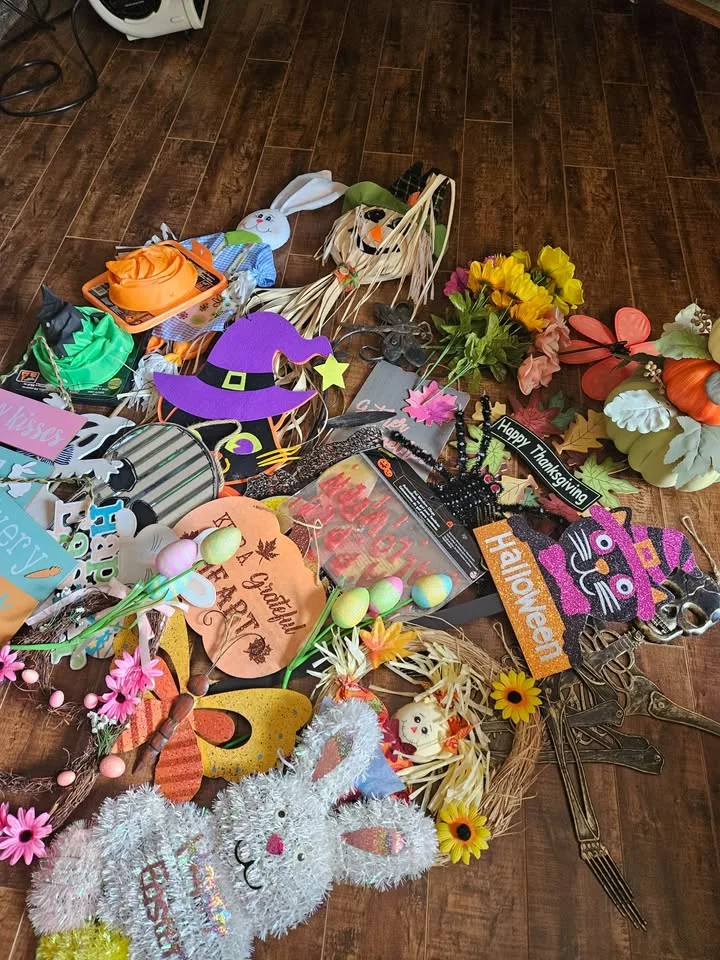 Seasonal Decorations image indicator(3)