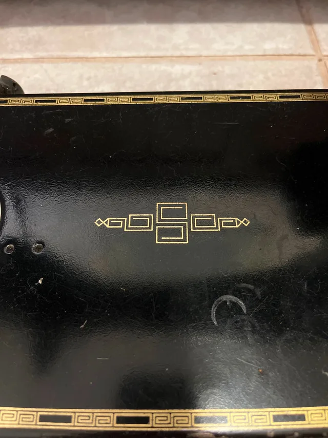 1953 Singer 201 Sewing Machine Vintage Needs Repair For Sale image indicator(3)