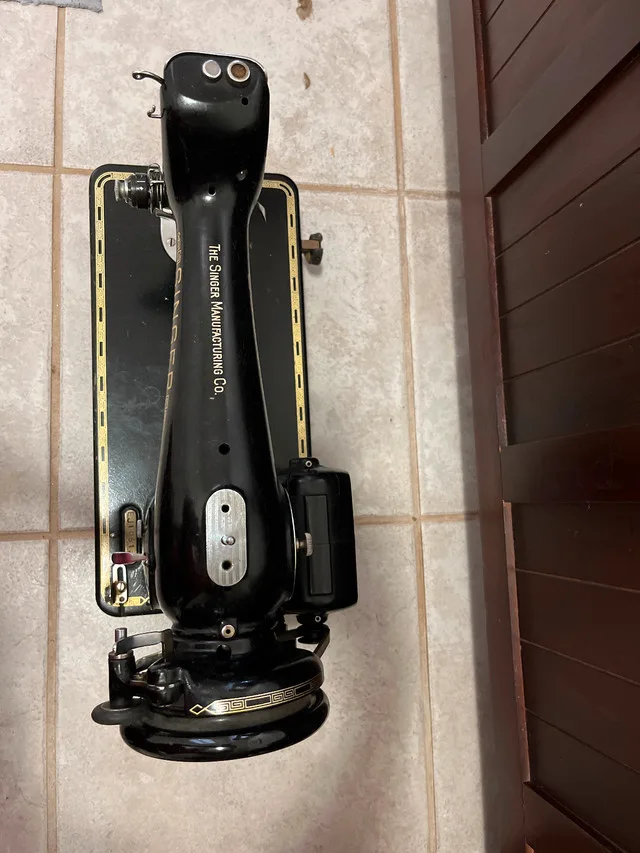 1953 Singer 201 Sewing Machine Vintage Needs Repair For Sale image indicator(5)