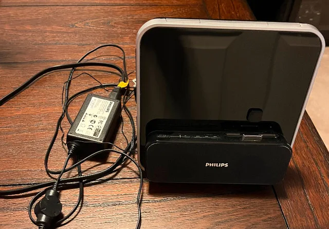 iPod/iPhone 30-Pin Alarm Clock Radio For Sale image indicator(2)