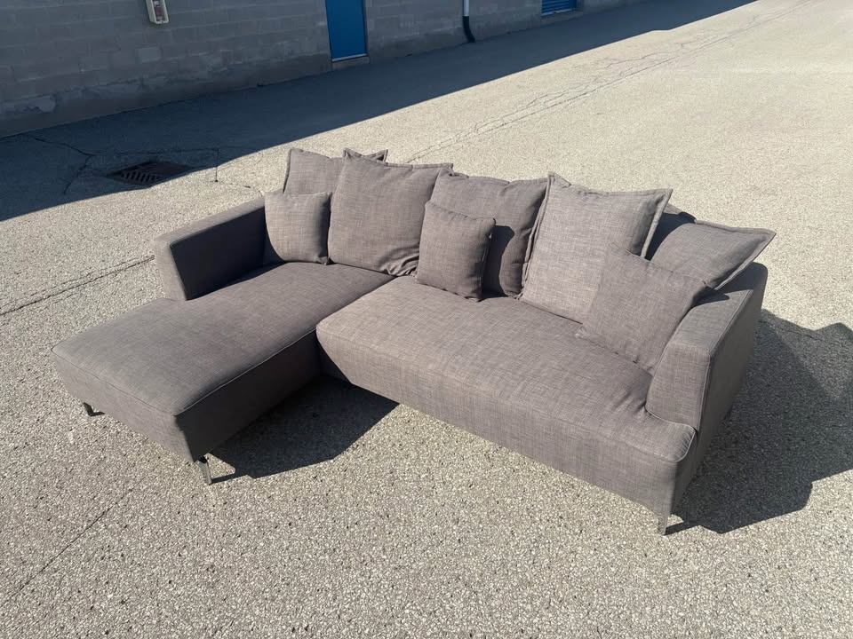 FREE DELIVERY✅ GREY STRUCTUBE SECTIONAL COUCH w/ CHAISE - photo 3