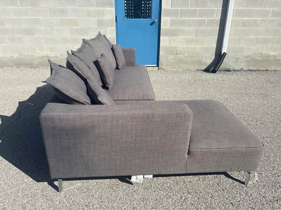 FREE DELIVERY✅ GREY STRUCTUBE SECTIONAL COUCH w/ CHAISE - photo 4
