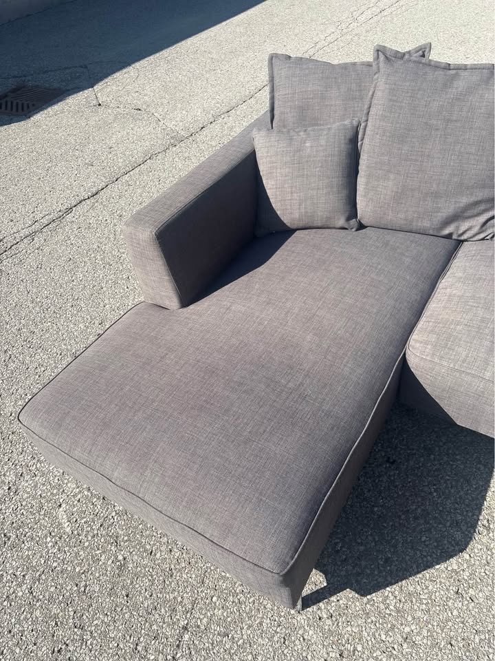 FREE DELIVERY✅ GREY STRUCTUBE SECTIONAL COUCH w/ CHAISE - photo 5