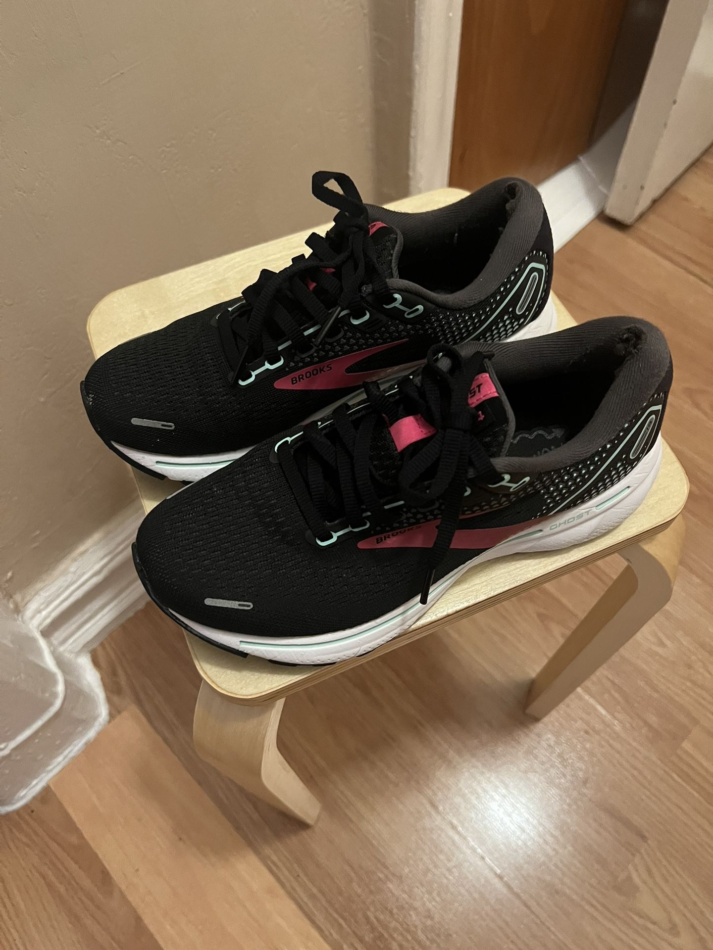 Brooks sneakers women’s size 6 - photo 3