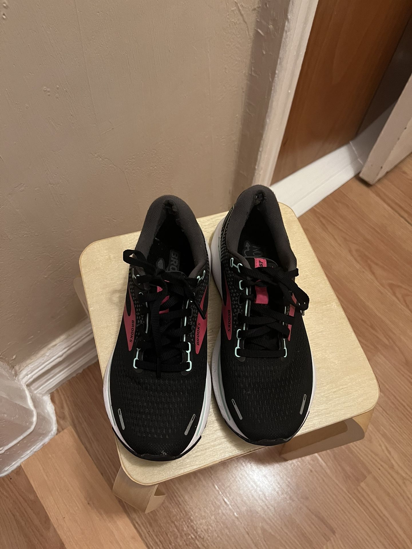 Brooks sneakers women’s size 6 - photo 4