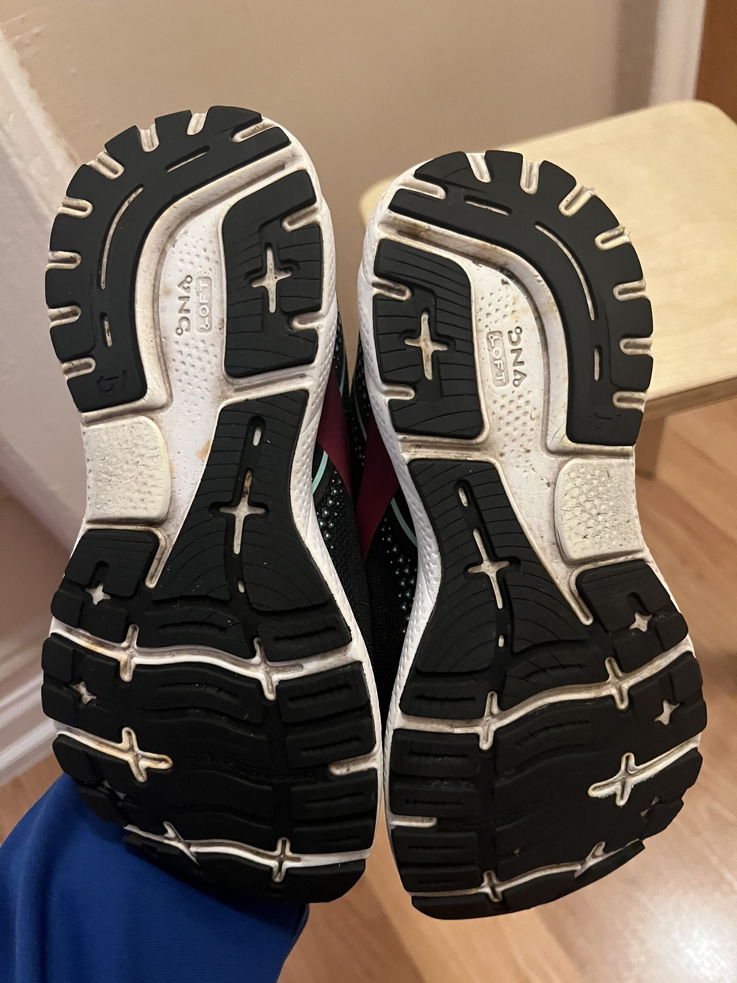 Brooks sneakers women’s size 6 - photo 5