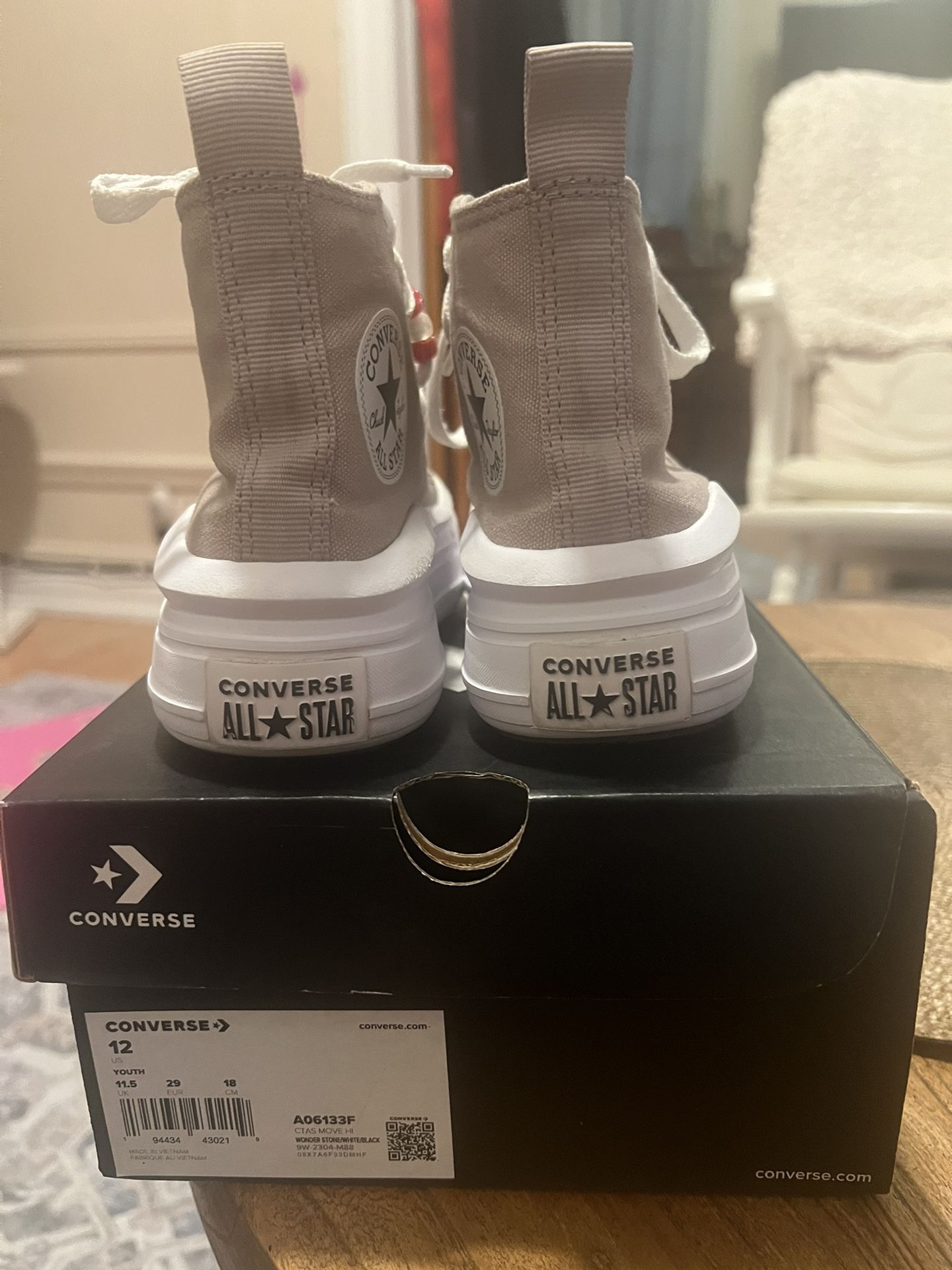 Converse - photo 2