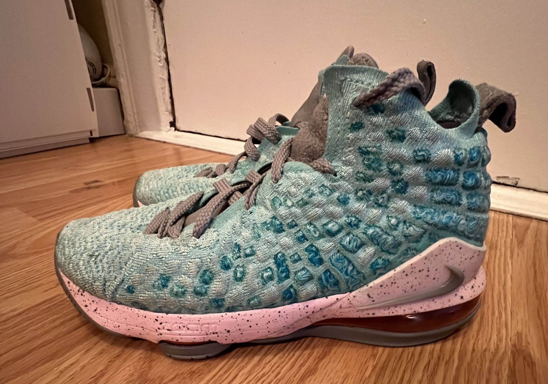 LeBron 17 GS 'South Beach' size US 4.5Y