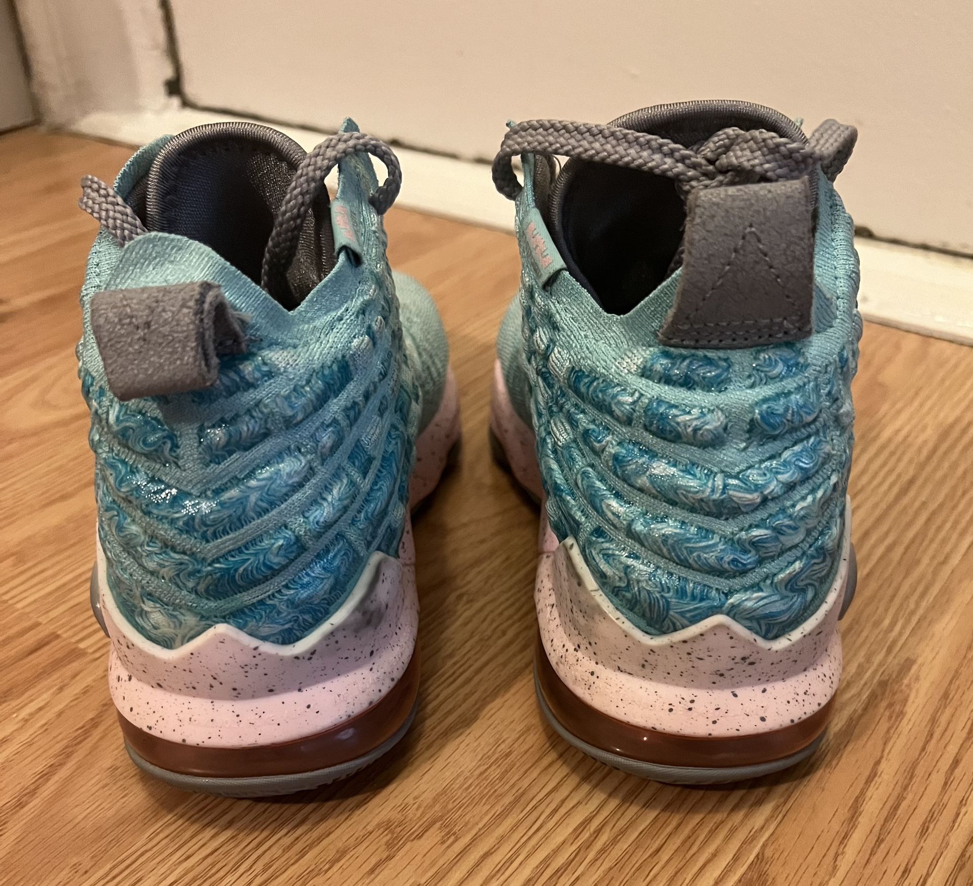 LeBron 17 GS 'South Beach' size US 4.5Y - photo 2