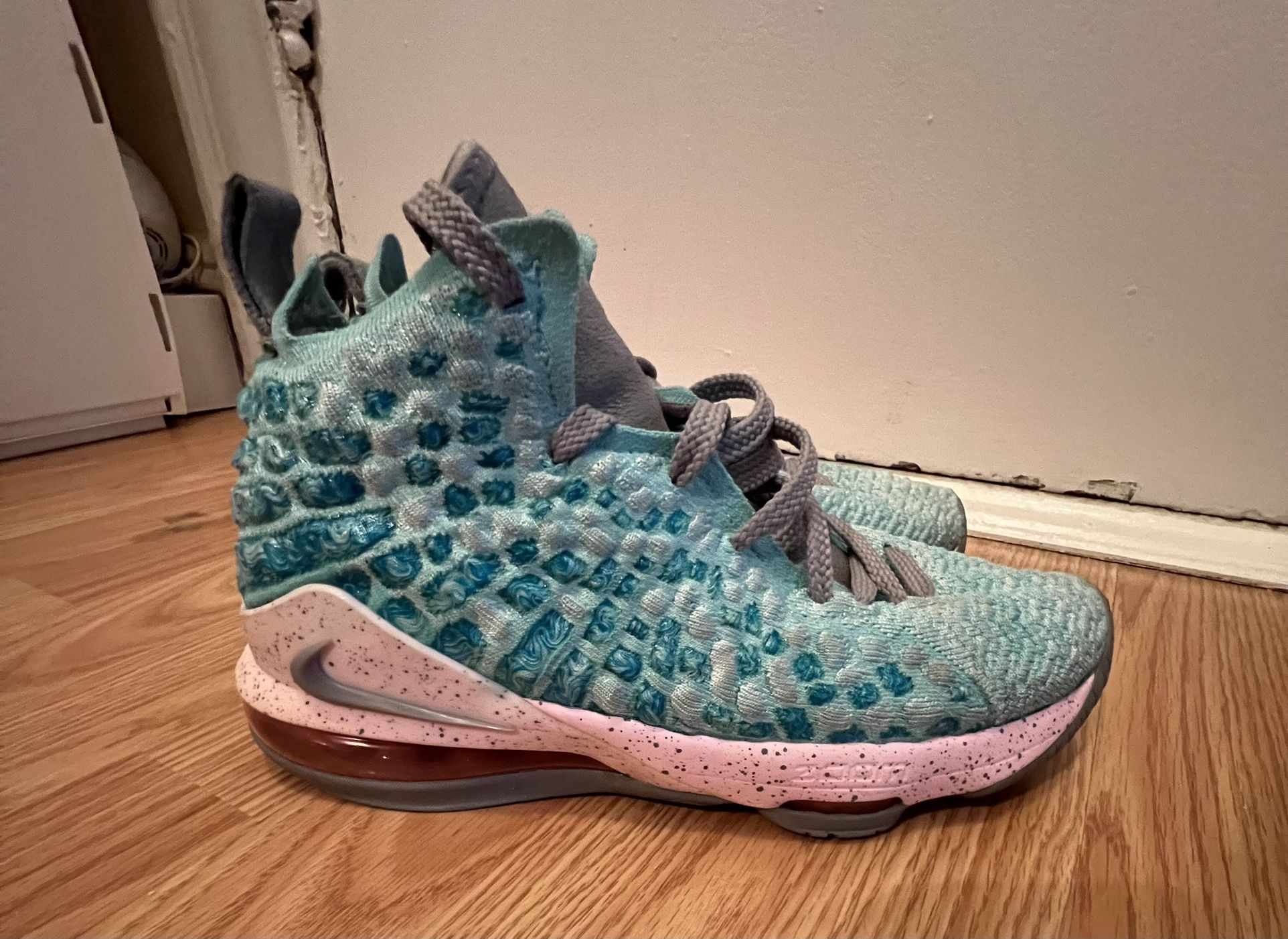 LeBron 17 GS 'South Beach' size US 4.5Y - photo 4