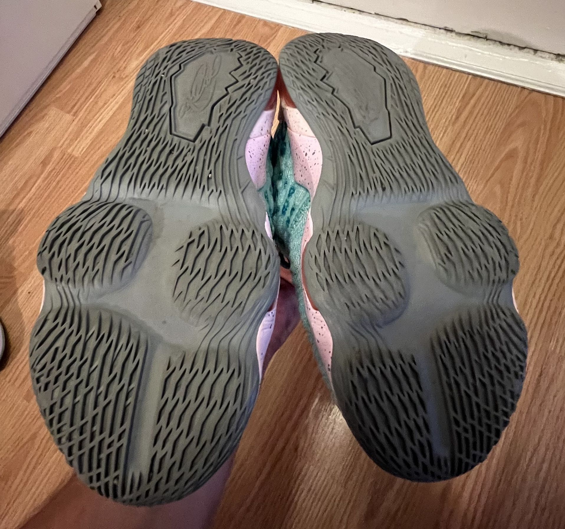 LeBron 17 GS 'South Beach' size US 4.5Y - photo 5