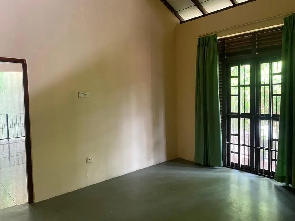 4 Beds 2 Baths House image indicator(5)