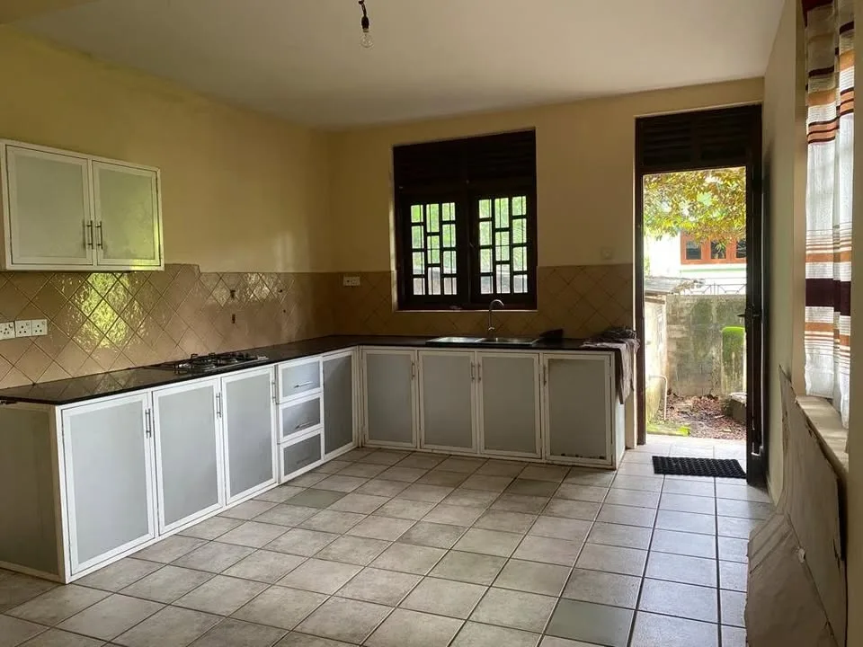 4 Beds 2 Baths House image indicator(8)