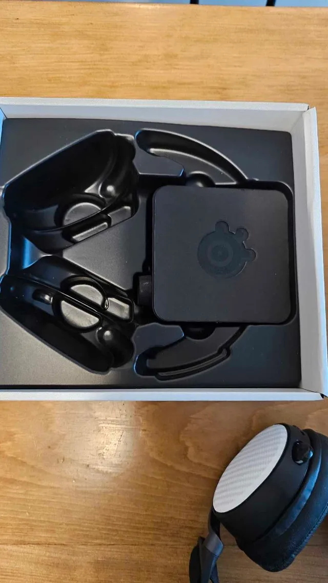 Steelseries Arctis Pro Wireless Headphones