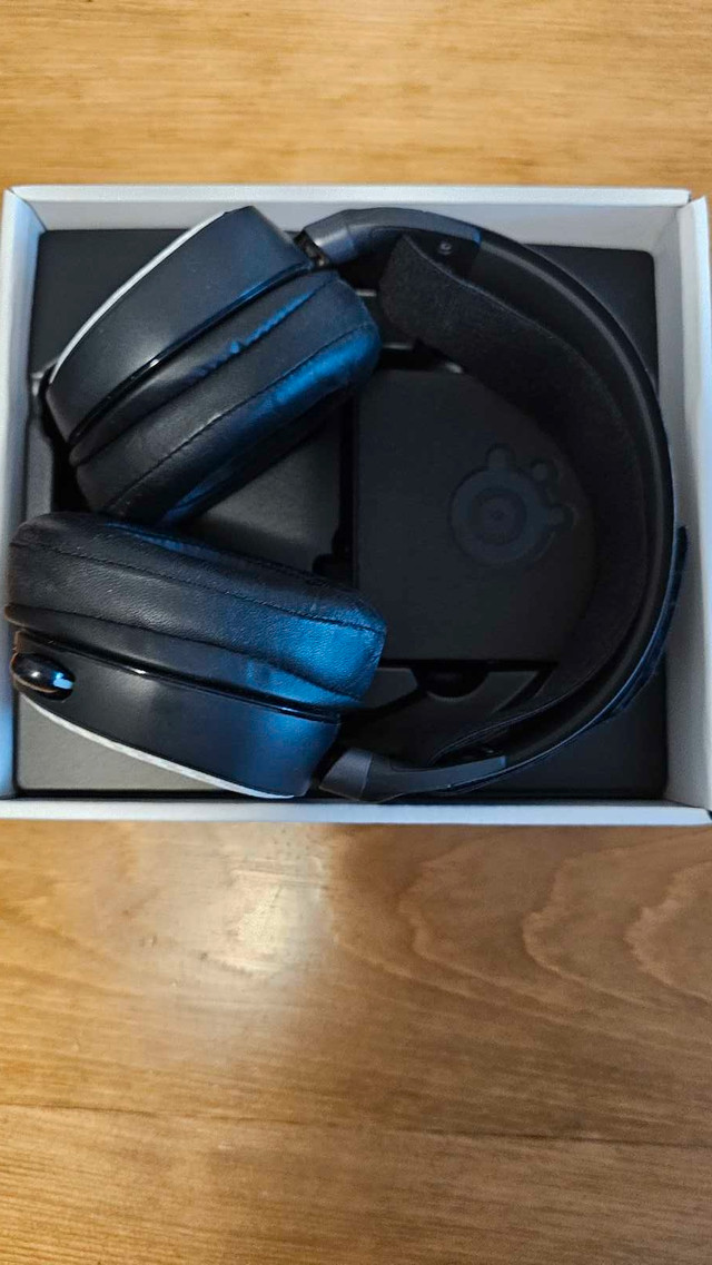 Steelseries Arctis Pro Wireless Headphones - photo 2