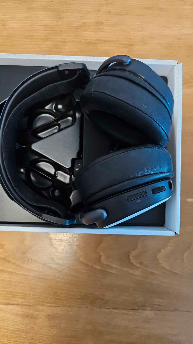 Steelseries Arctis Pro Wireless Headphones - photo 3