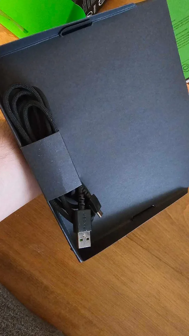 55$ Razer naga pro gen1 with charging base image indicator(2)